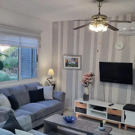 Elpida Lemon Garden House بيت للعطل