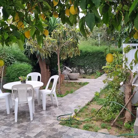 Elpida Lemon Garden House Ferienhaus