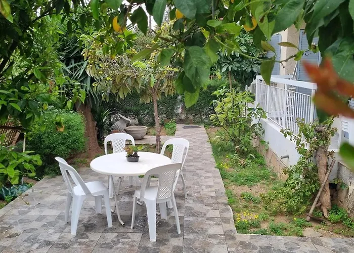 Elpida Lemon Garden House Case de vacanță