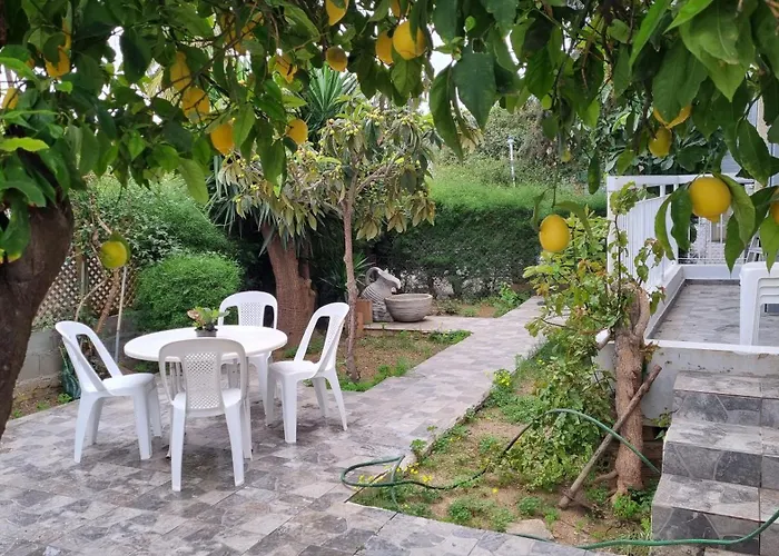 Elpida Lemon Garden House Case de vacanță